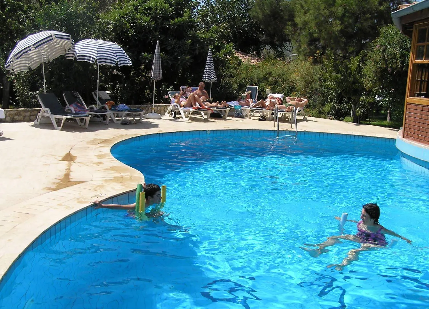 Elze Hotel Олудениз