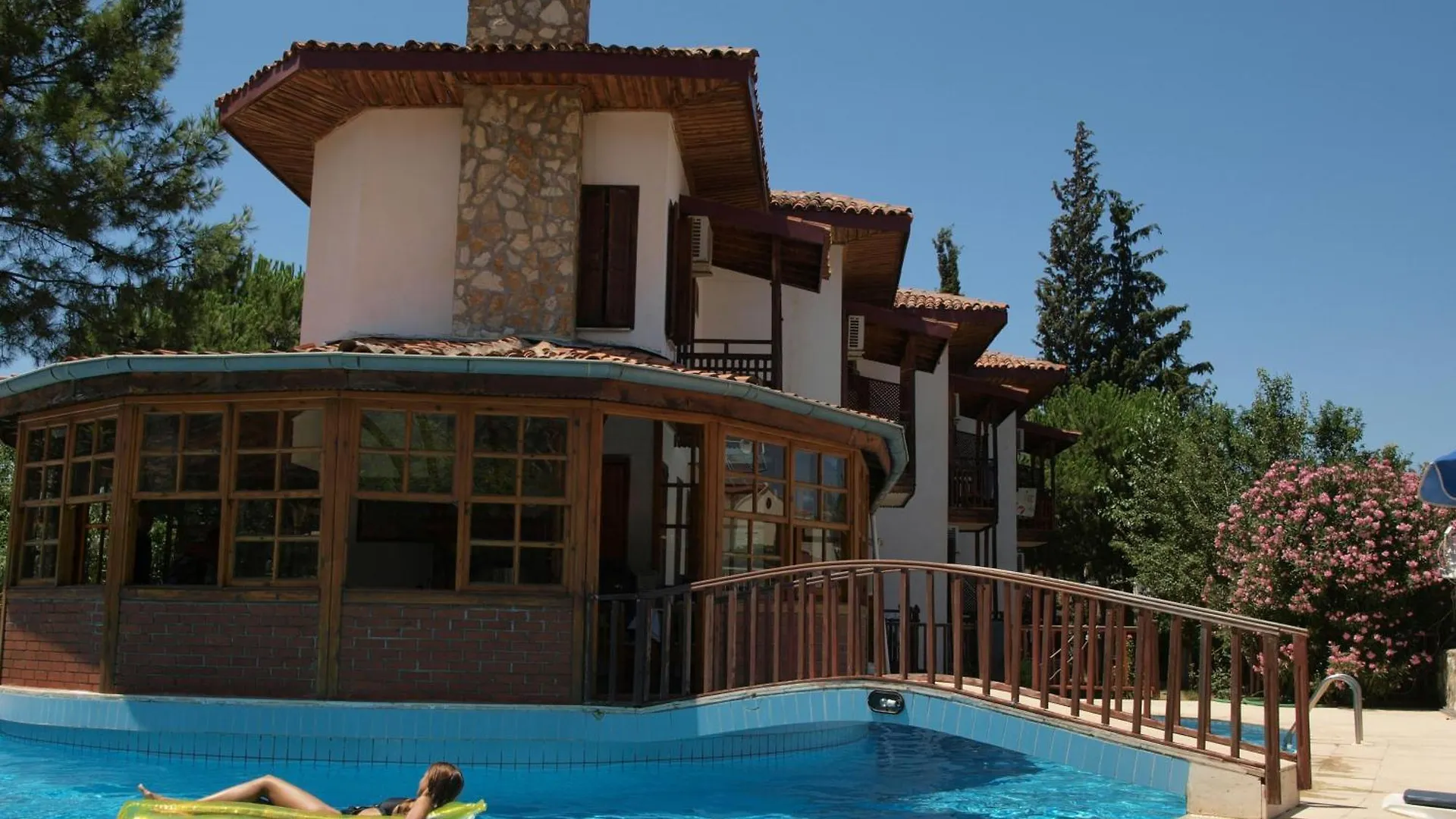 Elze Hotel Олудениз