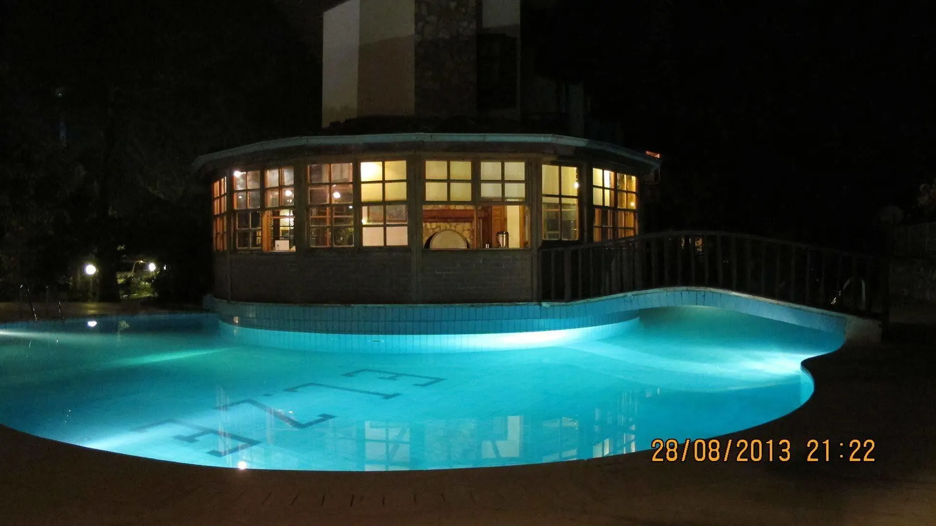 Elze Hotel Олудениз