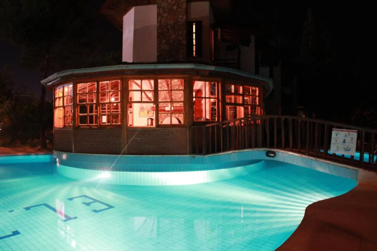 Elze Hotel Олудениз